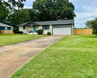 Welcome to 1535 Rolling Meadow! This stunning brick ranch is on Gastonia Municipal Golf Course in North Carolina - for sale on GolfHomes.com, golf home, golf lot