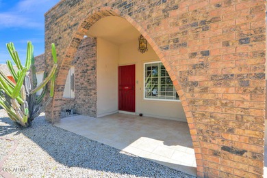 Don't miss it! CLEAN, freshly painted, well maintained,1-STORY on PalmBrook Country Club in Arizona - for sale on GolfHomes.com, golf home, golf lot