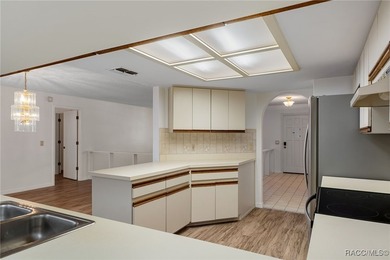 Don't miss this exceptional two-bedroom, two-bath extra-large on Sugarmill Woods Golf and Country Club in Florida - for sale on GolfHomes.com, golf home, golf lot