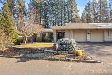 Welcome to life on the fairway.  Light-filled zero lot line on Spokane Country Club in Washington - for sale on GolfHomes.com, golf home, golf lot