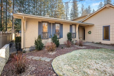 Welcome to life on the fairway.  Light-filled zero lot line on Spokane Country Club in Washington - for sale on GolfHomes.com, golf home, golf lot