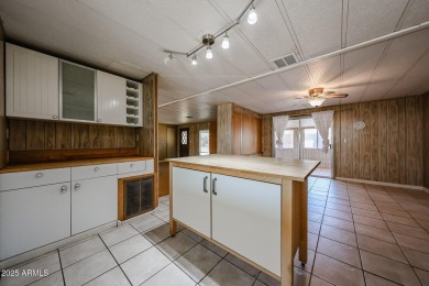 Great opportunity to own in Sun Lakes. Three bedroom two bath on Sun Lakes Country Club in Arizona - for sale on GolfHomes.com, golf home, golf lot