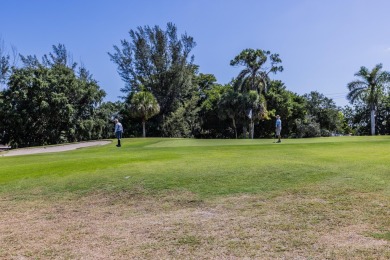 Golf course view in a great Naples location. 2 bedroom, 2 bath on Quail Run Golf Club In Naples in Florida - for sale on GolfHomes.com, golf home, golf lot
