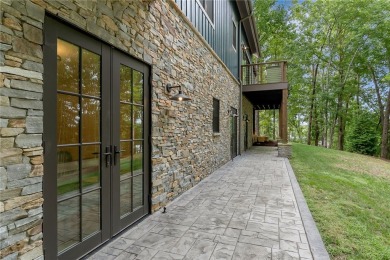 Offered fully furnished and move-in ready, this 3,700 sq ft on The Cliffs At Keowee Springs in South Carolina - for sale on GolfHomes.com, golf home, golf lot