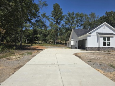 The BERKLEY III plan built by Pierwood Construction is a on Midland Valley Country Club in South Carolina - for sale on GolfHomes.com, golf home, golf lot