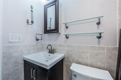 One or more photo(s) has been virtually staged. Welcome to on Mainlands Golf Club in Florida - for sale on GolfHomes.com, golf home, golf lot