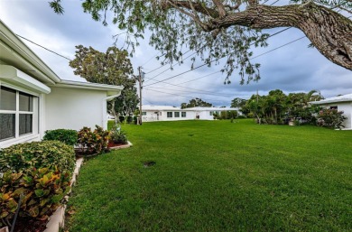 One or more photo(s) has been virtually staged. Welcome to on Mainlands Golf Club in Florida - for sale on GolfHomes.com, golf home, golf lot