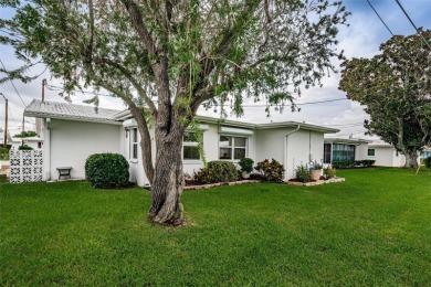 One or more photo(s) has been virtually staged. Welcome to on Mainlands Golf Club in Florida - for sale on GolfHomes.com, golf home, golf lot