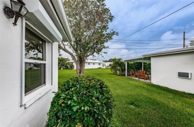 One or more photo(s) has been virtually staged. Welcome to on Mainlands Golf Club in Florida - for sale on GolfHomes.com, golf home, golf lot