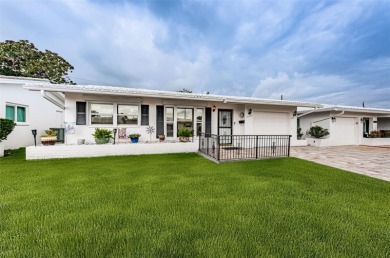 One or more photo(s) has been virtually staged. Welcome to on Mainlands Golf Club in Florida - for sale on GolfHomes.com, golf home, golf lot