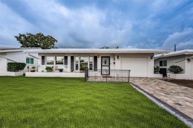 One or more photo(s) has been virtually staged. Welcome to on Mainlands Golf Club in Florida - for sale on GolfHomes.com, golf home, golf lot