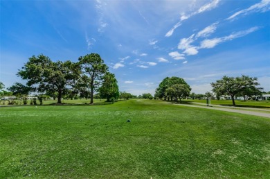 One or more photo(s) has been virtually staged. Welcome to on Mainlands Golf Club in Florida - for sale on GolfHomes.com, golf home, golf lot