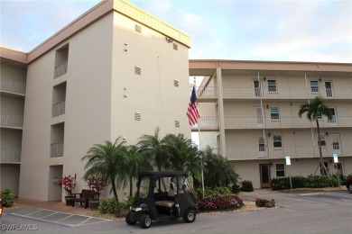 Welcome to this beautifully updated 2-bedroom, 2-bathroom on Seven Lakes Golf and Tennis Community in Florida - for sale on GolfHomes.com, golf home, golf lot