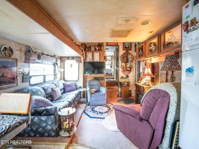 This charming property offers a newer washer and dryer, a on Lake Tansi Village Country Club in Tennessee - for sale on GolfHomes.com, golf home, golf lot