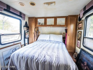 This charming property offers a newer washer and dryer, a on Lake Tansi Village Country Club in Tennessee - for sale on GolfHomes.com, golf home, golf lot