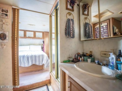 This charming property offers a newer washer and dryer, a on Lake Tansi Village Country Club in Tennessee - for sale on GolfHomes.com, golf home, golf lot