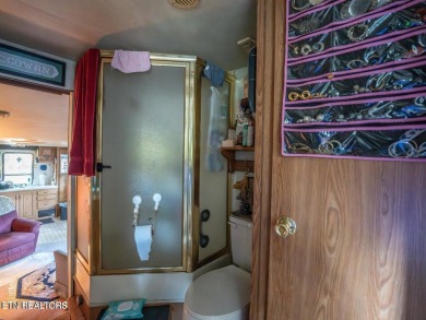This charming property offers a newer washer and dryer, a on Lake Tansi Village Country Club in Tennessee - for sale on GolfHomes.com, golf home, golf lot