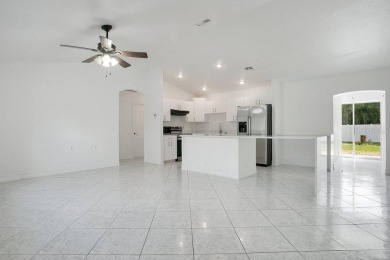 Under contract-accepting backup offers. Move-in Ready Charming 4 on Bobcat Trail Golf Club in Florida - for sale on GolfHomes.com, golf home, golf lot