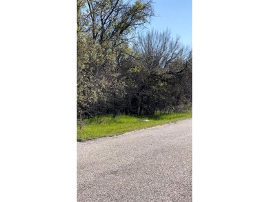 Beautiful wooded lot located in Runaway Bay, no HOA, minutes on The Club At Runaway Bay in Texas - for sale on GolfHomes.com, golf home, golf lot