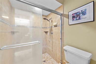 This beautiful 2-bedroom, 2-bath townhome features vaulted on Woodmont Country Club in Florida - for sale on GolfHomes.com, golf home, golf lot