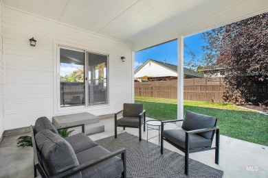 Fresh and clean remodeled home.  New carpet, paint and flooring on Lakeview Golf Club in Idaho - for sale on GolfHomes.com, golf home, golf lot