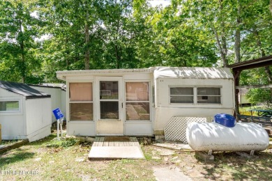 Take a look at this camper with a sunroom located in Holiday Out on Lake Tansi Village Country Club in Tennessee - for sale on GolfHomes.com, golf home, golf lot