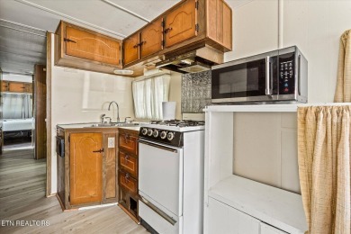 Take a look at this camper with a sunroom located in Holiday Out on Lake Tansi Village Country Club in Tennessee - for sale on GolfHomes.com, golf home, golf lot