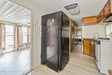 Take a look at this camper with a sunroom located in Holiday Out on Lake Tansi Village Country Club in Tennessee - for sale on GolfHomes.com, golf home, golf lot