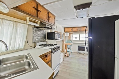 Take a look at this camper with a sunroom located in Holiday Out on Lake Tansi Village Country Club in Tennessee - for sale on GolfHomes.com, golf home, golf lot