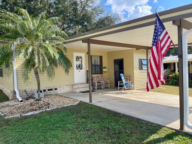 This home is move in ready and turn key!  Just bring your on Water Oak Country Club Estates in Florida - for sale on GolfHomes.com, golf home, golf lot