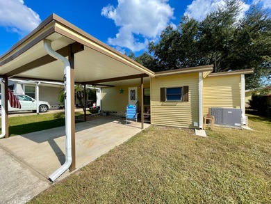 This home is move in ready and turn key!  Just bring your on Water Oak Country Club Estates in Florida - for sale on GolfHomes.com, golf home, golf lot