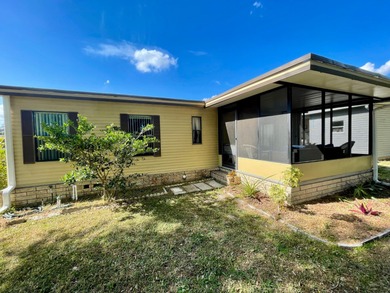 This home is move in ready and turn key!  Just bring your on Water Oak Country Club Estates in Florida - for sale on GolfHomes.com, golf home, golf lot