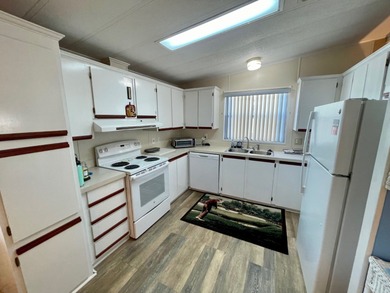 This home is move in ready and turn key!  Just bring your on Water Oak Country Club Estates in Florida - for sale on GolfHomes.com, golf home, golf lot