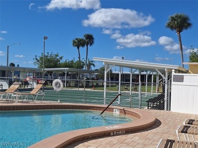 PRICE JUST REDUCED $15,000 - THIS OPEN CONCEPT FLOOR PLAN 1989 on Six Lakes Country Club in Florida - for sale on GolfHomes.com, golf home, golf lot