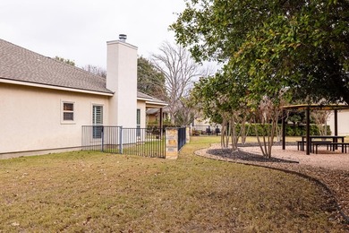 This 2 bedroom/2bath Comanche Trace Garden/Patio home is located on The Club At Comanche Trace in Texas - for sale on GolfHomes.com, golf home, golf lot