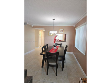 Large corner unit, fully updated and Move-in Ready in the on Inverrary Country Club in Florida - for sale on GolfHomes.com, golf home, golf lot