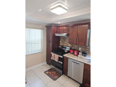 Large corner unit, fully updated and Move-in Ready in the on Inverrary Country Club in Florida - for sale on GolfHomes.com, golf home, golf lot