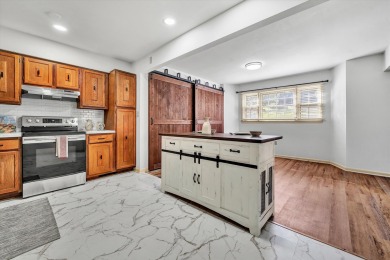 This move-in ready 2 bedroom, 2 bath flat is nestled in on Hunting Hills Country Club in Virginia - for sale on GolfHomes.com, golf home, golf lot