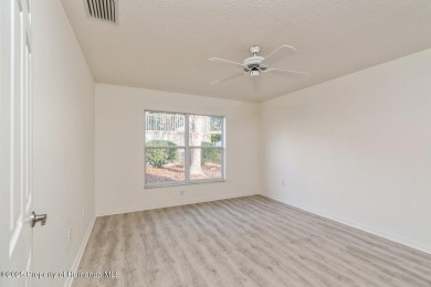 UPDATED, delightful 2 bedroom, PLUS a flex room, 2 bath, 1400+/- on Twisted Oaks Golf Club in Florida - for sale on GolfHomes.com, golf home, golf lot