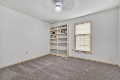 This move-in ready 2 bedroom, 2 bath flat is nestled in on Hunting Hills Country Club in Virginia - for sale on GolfHomes.com, golf home, golf lot