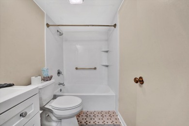This move-in ready 2 bedroom, 2 bath flat is nestled in on Hunting Hills Country Club in Virginia - for sale on GolfHomes.com, golf home, golf lot