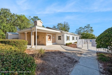 UPDATED, delightful 2 bedroom, PLUS a flex room, 2 bath, 1400+/- on Twisted Oaks Golf Club in Florida - for sale on GolfHomes.com, golf home, golf lot