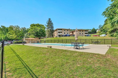 This move-in ready 2 bedroom, 2 bath flat is nestled in on Hunting Hills Country Club in Virginia - for sale on GolfHomes.com, golf home, golf lot