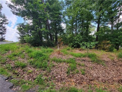 This lot is located in a very desirable part of Bella Vista near on Bella Vista - Metfield Golf Complex and Country Club in Arkansas - for sale on GolfHomes.com, golf home, golf lot