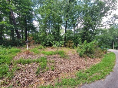 This lot is located in a very desirable part of Bella Vista near on Bella Vista - Metfield Golf Complex and Country Club in Arkansas - for sale on GolfHomes.com, golf home, golf lot