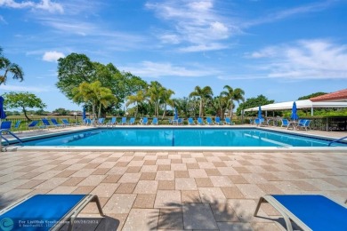 SPACIOUS 2/2 PENTHOUSE CORNER UNIT IN MANICURED 55+ LAKES OF on Inverrary Country Club in Florida - for sale on GolfHomes.com, golf home, golf lot