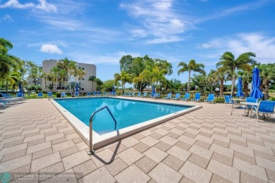 SPACIOUS 2/2 PENTHOUSE CORNER UNIT IN MANICURED 55+ LAKES OF on Inverrary Country Club in Florida - for sale on GolfHomes.com, golf home, golf lot