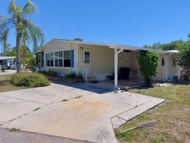 The Lot Rent for this home is $1,047.00/monthly. A cozy on Lake Fairways Country Club in Florida - for sale on GolfHomes.com, golf home, golf lot
