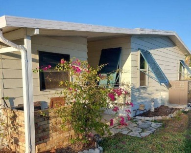 The Lot Rent for this home is $1,047.00/monthly. A cozy on Lake Fairways Country Club in Florida - for sale on GolfHomes.com, golf home, golf lot