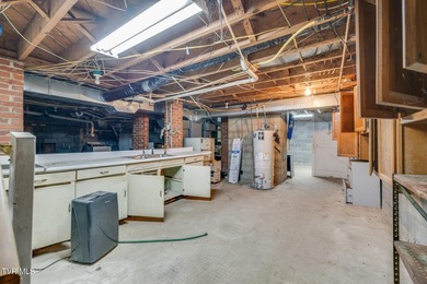 Welcome to 801 Ridgecrest Road, an idyllic, one-level, 4 bedroom on Pine Oaks Golf Club in Tennessee - for sale on GolfHomes.com, golf home, golf lot